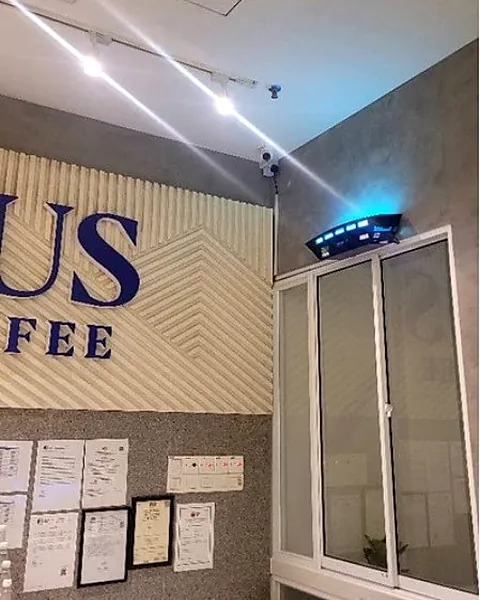 Kamera dan sensor dipasang di premis kafe
